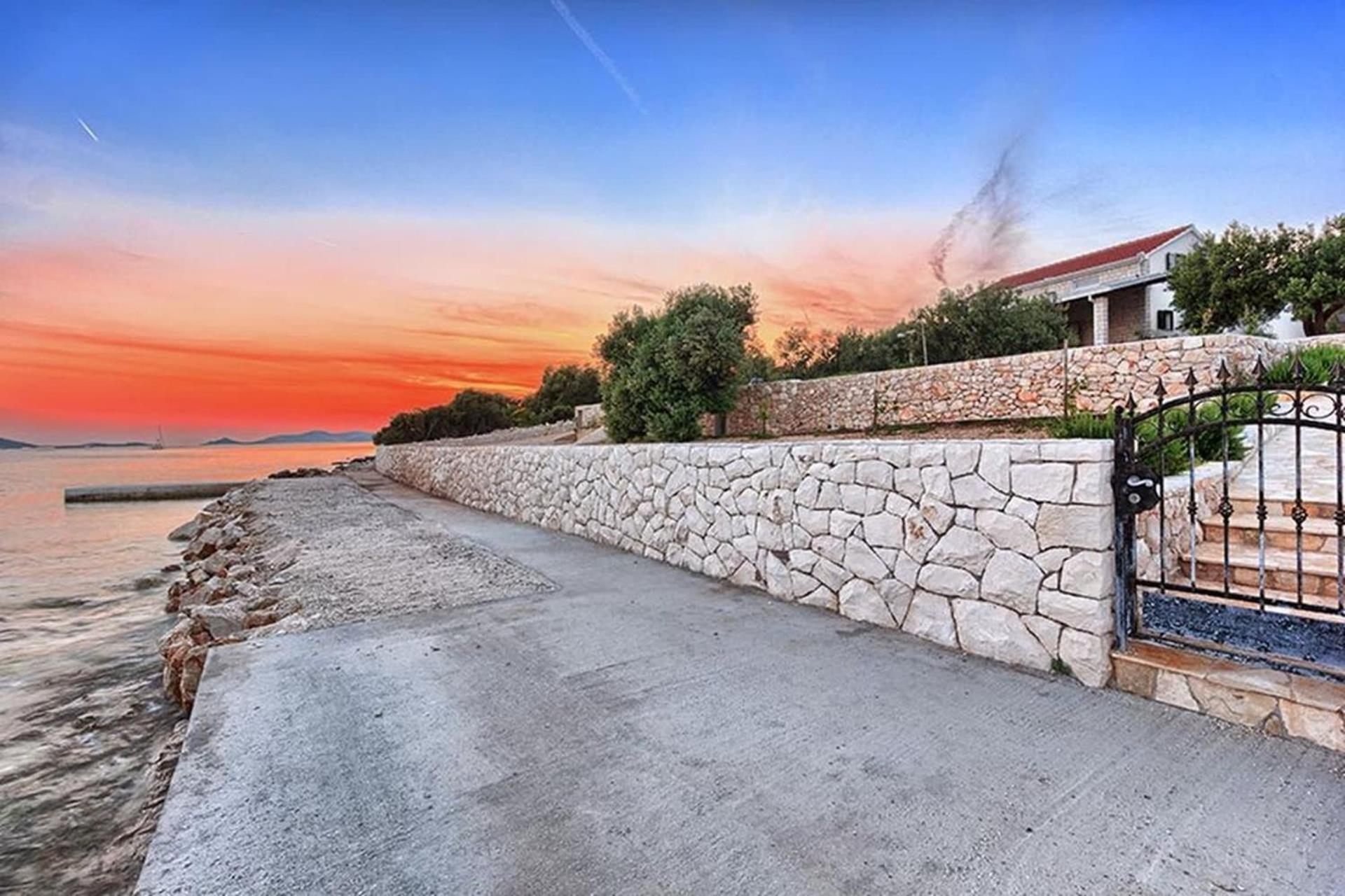 Traditional Dalmatian Stone House By The Sea Okrug Gornji Exteriér fotografie
